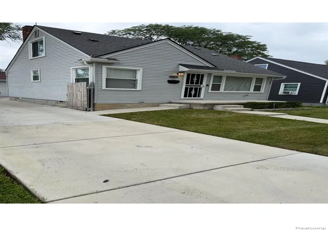 Photo 2 of Single family home for sale at 17103 Patton St, Detroit, MI 48219 | MLS# 20261014636 | Listing updated on 2026-08-19