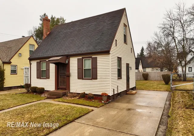 Homes for sale in Saginaw, MI | 2430 Whitter St, Saginaw, MI 48601 | MLS# 61050201066