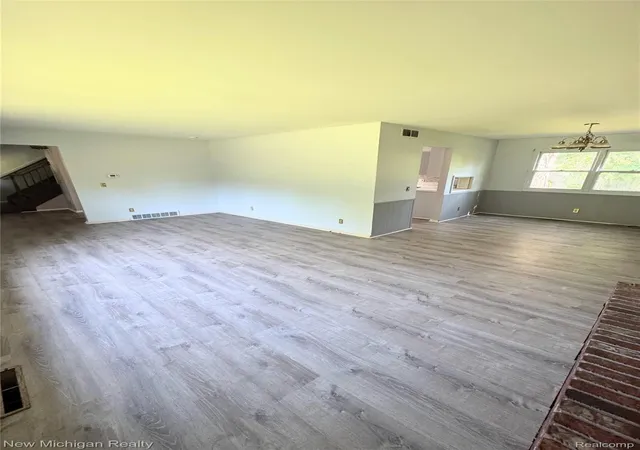 5th image of 4609 W Wackerly St, Midland, MI 48640 | MLS# 20261014864