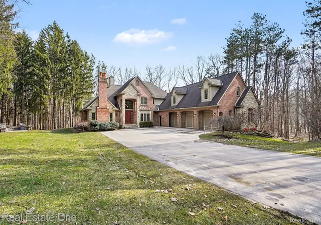 2nd image of 12901 Sleigh Trl, Milford, MI 48380 | MLS# 20261015050