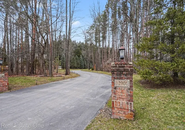 3rd image of 12901 Sleigh Trl, Milford, MI 48380 | MLS# 20261015050
