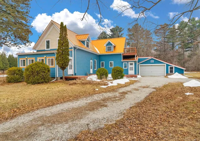 Photo 3 of Single family home for sale at 4358 Lakeshore Rd, Lexington, MI 48450 | MLS# 58050201195 | Listing updated on 2026-09-10