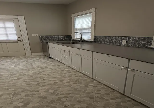 Listing Photo 2 - Condo for sale in building located at 921 Fairmount St SE, Grand Rapids, MI 49506