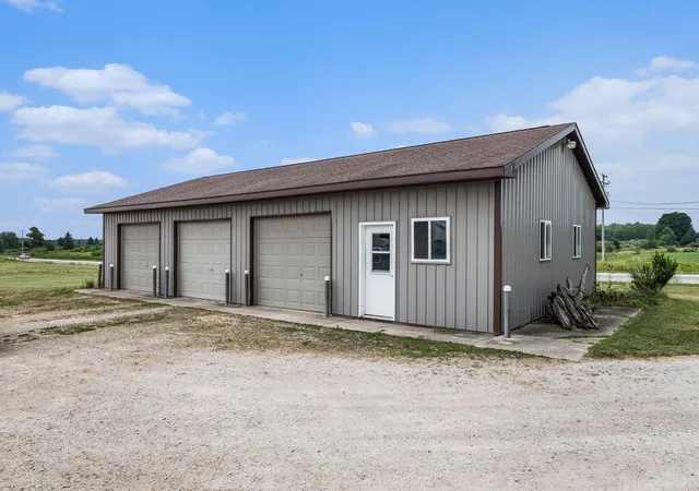 Photo 2 of Single family home for sale at 5818 Us Hwy 31, Sherman Township Mason, MI 49411 | MLS# 71026009013 | Listing updated on 2026-09-03