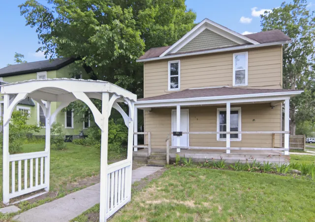 Photo 2 of Single family home for sale at 112 Howard St, Cadillac, MI 49601 | MLS# 72026009156 | Listing updated on 2026-09-01