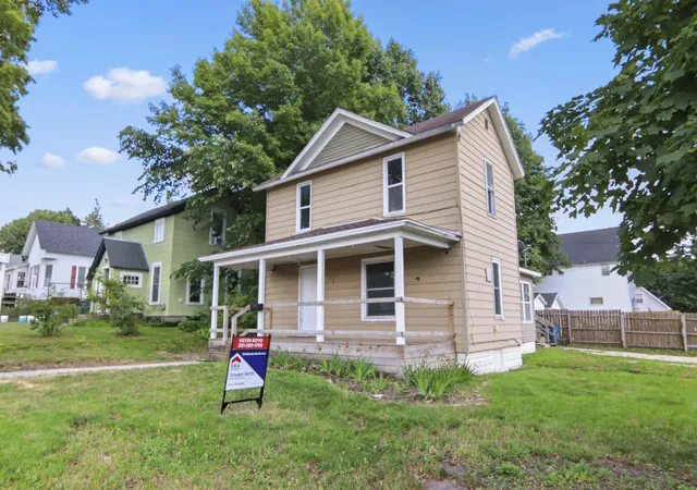 Photo 3 of Single family home for sale at 112 Howard St, Cadillac, MI 49601 | MLS# 72026009156 | Listing updated on 2026-09-01