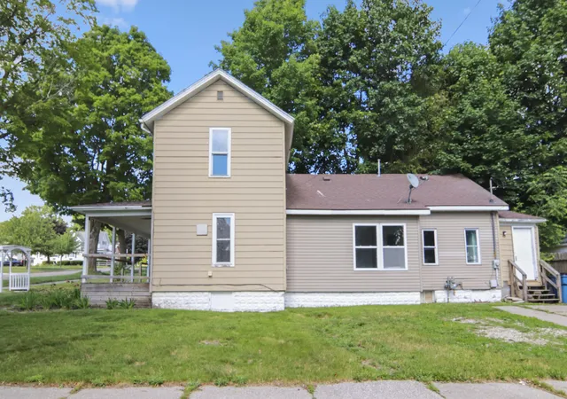 Photo 4 of Single family home for sale at 112 Howard St, Cadillac, MI 49601 | MLS# 72026009156 | Listing updated on 2026-09-01