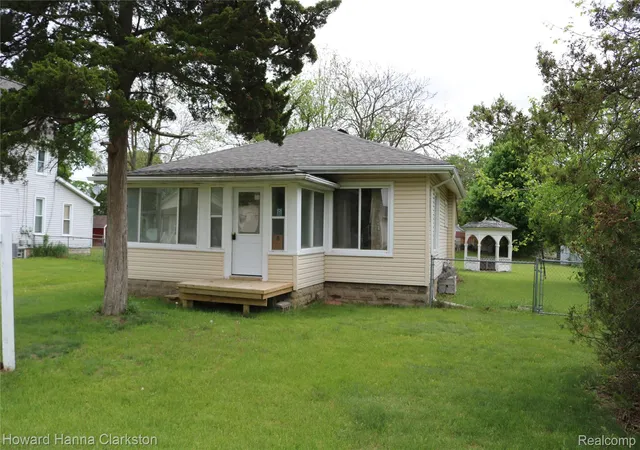 1st image of 8 Maple St, Oxford, MI 48371 | MLS# 20261015651