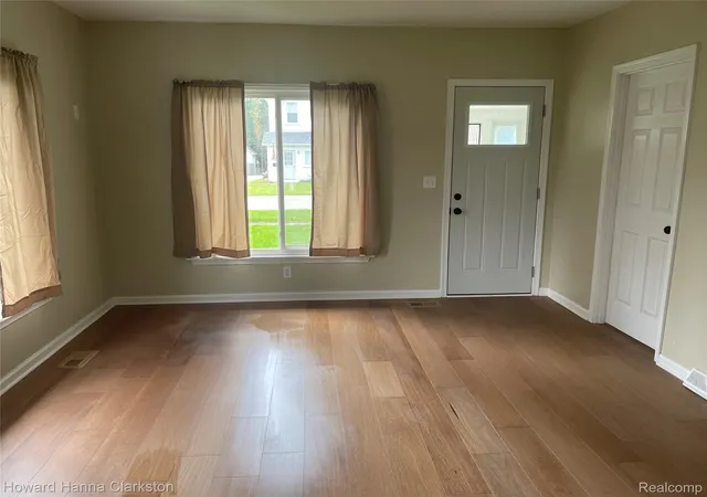 5th image of 8 Maple St, Oxford, MI 48371 | MLS# 20261015651