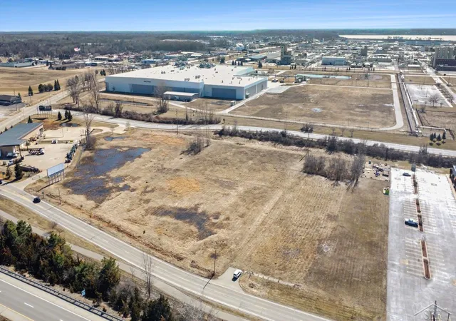 2nd image of 1240 James Savage Rd, Midland, MI 48640 | MLS# 61050201309