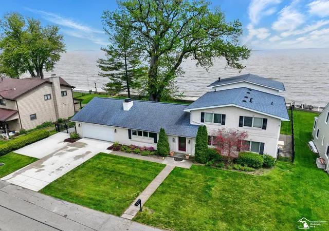 3rd image of 13542 Venetian Dr, Monroe, MI 48161 | MLS# 57050201325