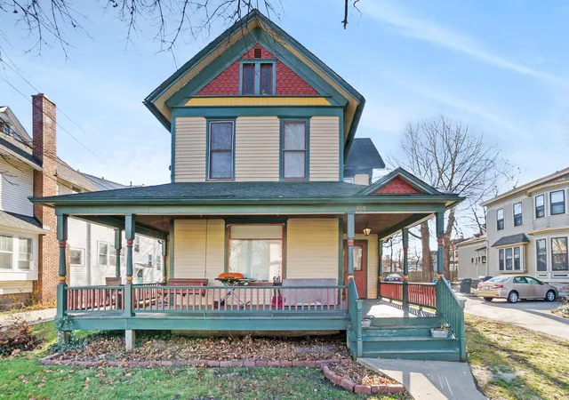 1st image of 709 W Lovell St, Kalamazoo, MI 49007 | MLS# 66026009489
