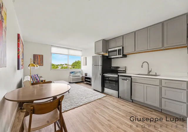 2nd image of 3333 28th St Se #504, Grand Rapids, MI 49512 | MLS# 65026009645