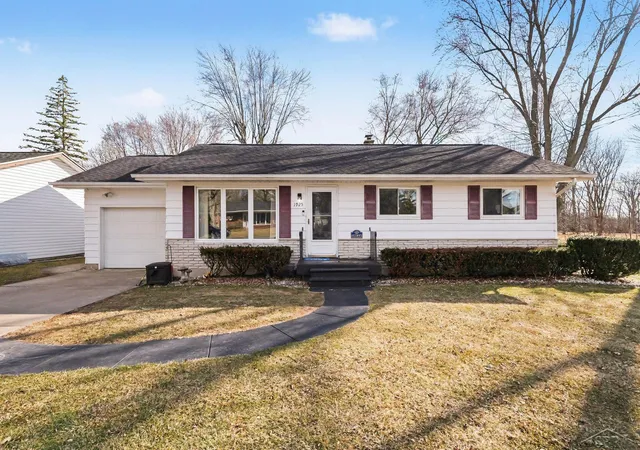 Photo 2 of Single family home for sale at 1925 Schust Rd, Saginaw, MI 48604 | MLS# 61050201509 | Listing updated on 2026-07-30