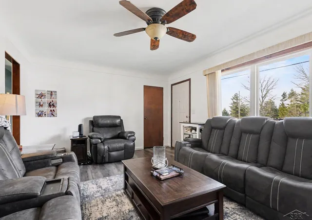 Photo 3 of Single family home for sale at 1925 Schust Rd, Saginaw, MI 48604 | MLS# 61050201509 | Listing updated on 2026-07-30
