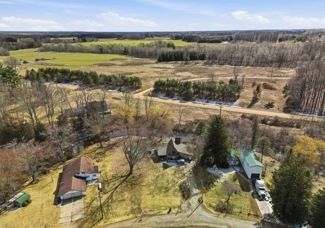 33rd image of 21134 Ceasar Dr, Marion, MI 49665 | MLS# 72026009695