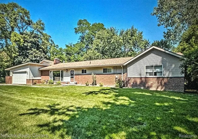 Photo 2 of Single family home for sale at 2851 Franklin Rd, Bloomfield Hills, MI 48302 | MLS# 20261016341 | Listing updated on 2026-08-30
