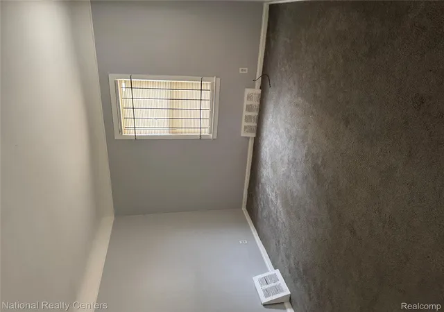 Photo 4 of Single family home for sale at 9131 Birwood St, Detroit, MI 48204 | MLS# 20261016418 | Listing updated on 2026-10-13
