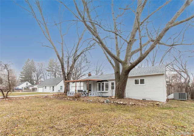 3rd image of 23106 Springbrook Dr, Farmington Hills, MI 48336 | MLS# 20261016478