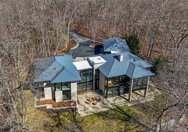 Photo 1 of Mansion for sale at 6956 Cooley Lake Rd, White Lake, MI 48383 | MLS# 20261016480 | Listing updated on 2026-09-13