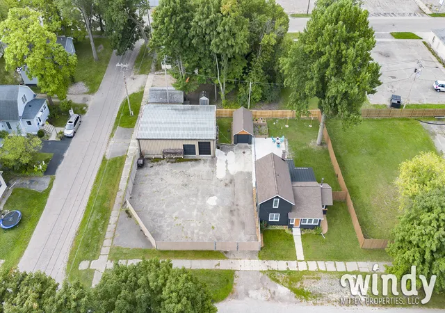 2nd image of 106 Lagrange St, Dowagiac, MI 49047 | MLS# 65026009866