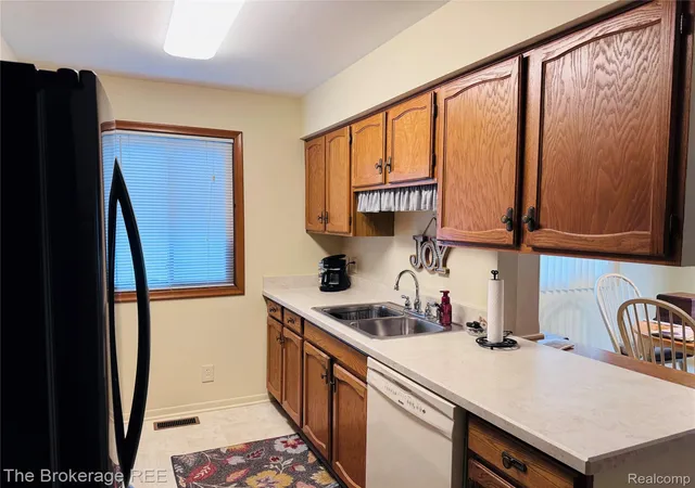 Homes for sale in Flushing City Genesee, MI | 588 Oakbrook Cir, Flushing City Genesee, MI 48433 | MLS# 20261016559