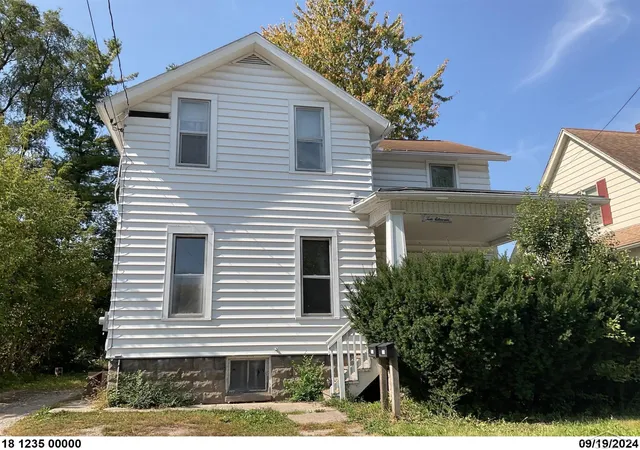 Photo 1 of Sale Pending at 1101 S Woodbridge St, Saginaw, MI 48602 | MLS# 61050201625 | Listing updated on 2026-03-15