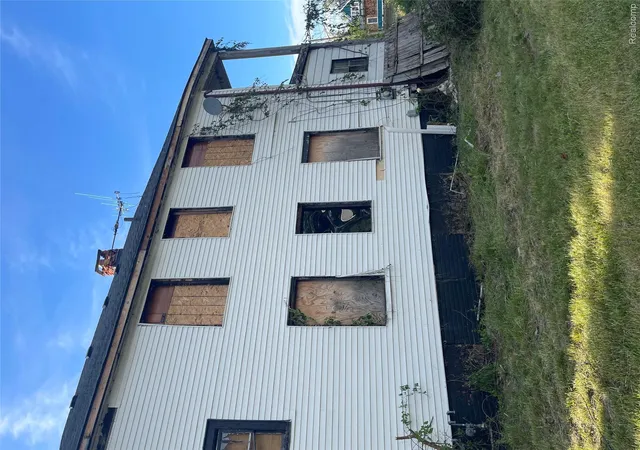 3rd image of 4160 Crane St, Detroit, MI 48214 | MLS# 20261016600
