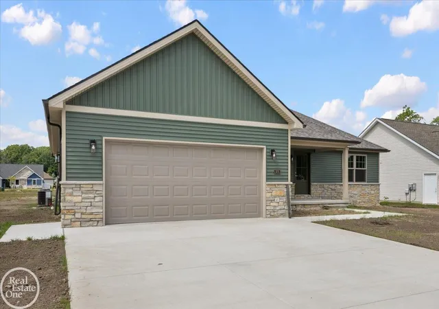 Photo 2 of Single family home for sale at 211 N Carney Rd, Saint Clair, MI 48079 | MLS# 58050201686 | Listing updated on 2026-08-29