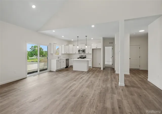 Listing Photo 3 - Condo for sale in building located at 366 Dorchester Dr, Howell, MI 48855