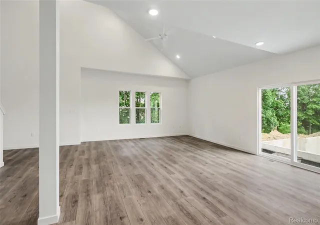 Listing Photo 4 - Condo for sale in building located at 366 Dorchester Dr, Howell, MI 48855