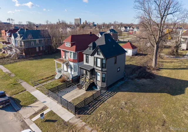 Photo 3 of Single family home for sale at 2575 Harding St, Detroit, MI 48214 | MLS# 20261016861 | Listing updated on 2026-09-16