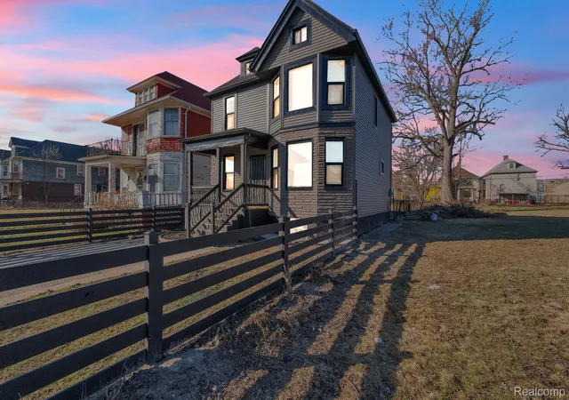 Photo 4 of Single family home for sale at 2575 Harding St, Detroit, MI 48214 | MLS# 20261016861 | Listing updated on 2026-09-16