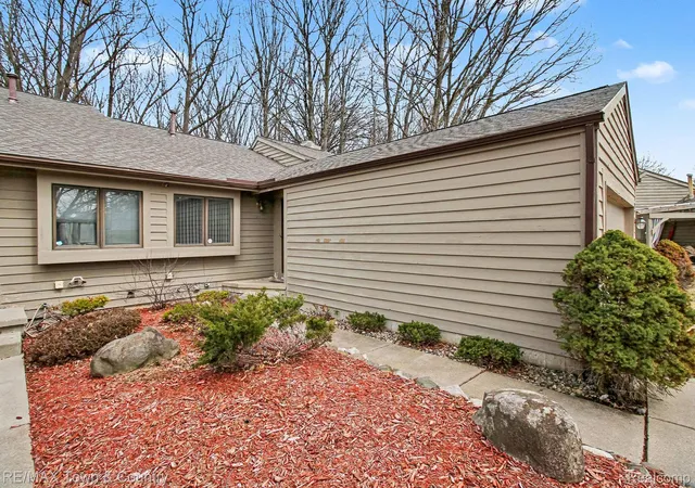 3rd image of 2442 Vly Oaks Cir, FlintCharterTownship_Genesee, MI 48532