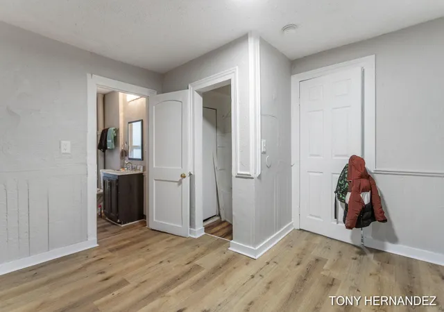 Listing Photo 2 - Condo for sale in building located at 1402 N Ave NE, Grand Rapids, MI 49505