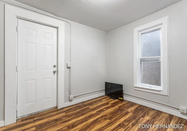 Listing Photo 3 - Condo for sale in building located at 1402 N Ave NE, Grand Rapids, MI 49505