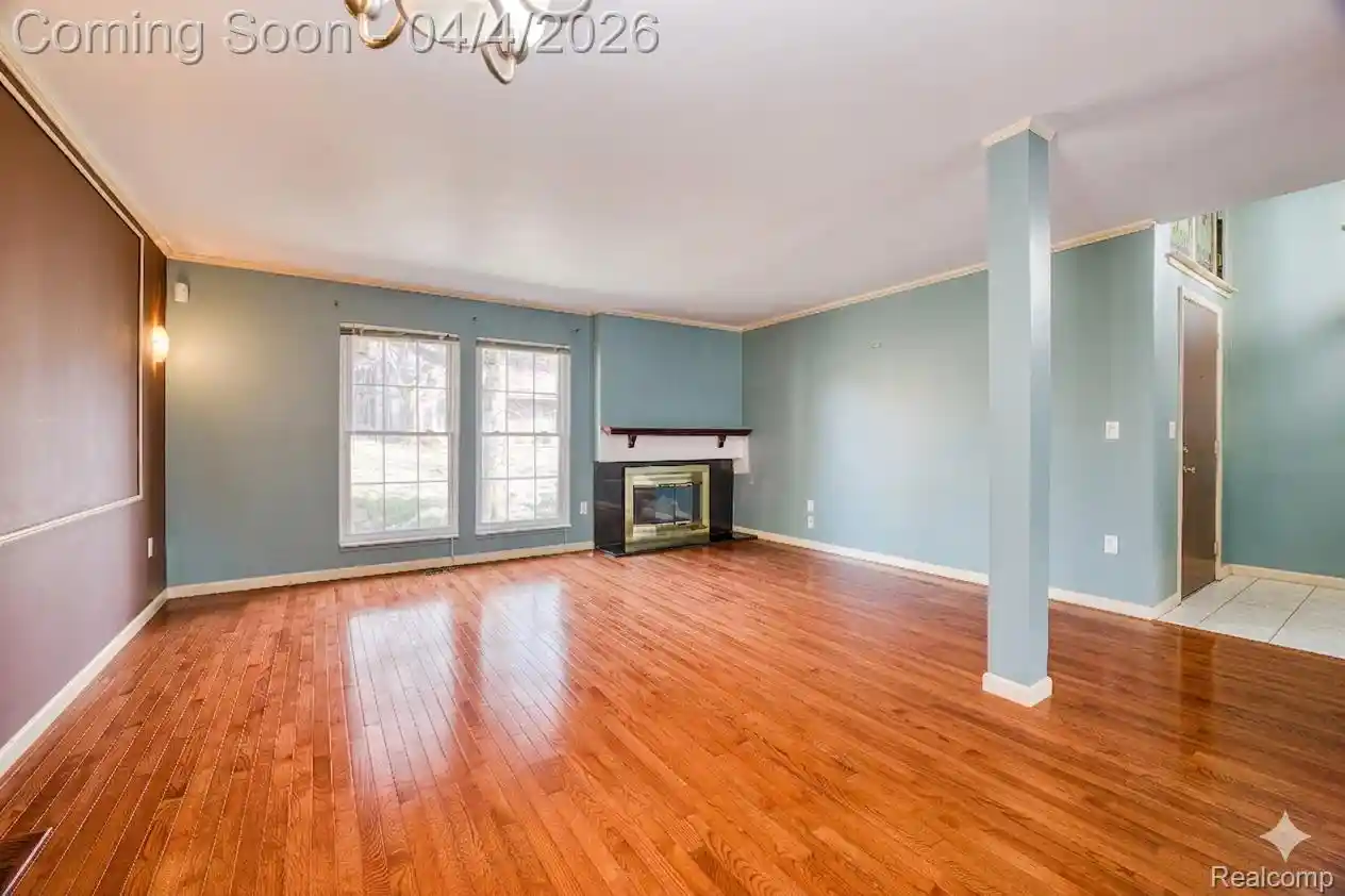 Listing Photo 2 - Condo for sale in 25178 Maplebrooke Dr located at 25178 Maplebrooke Dr, Southfield, MI 48033 - Unit 25178 Maplebrooke Dr