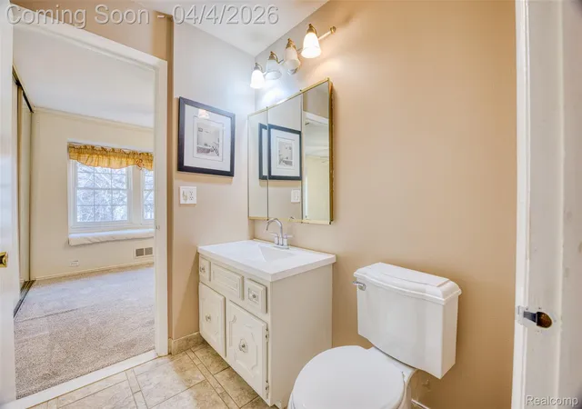Listing Photo 4 - Condo for sale in building located at 25178 Maplebrooke Dr, Southfield, MI 48033