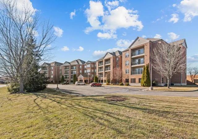 Photo 2 of Condo for sale at 2116 Country Clb Dr, Saint Clair Shores, MI 48082 | MLS# 58050201832 | Listing updated on 2026-07-31
