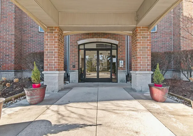 Photo 3 of Condo for sale at 2116 Country Clb Dr, Saint Clair Shores, MI 48082 | MLS# 58050201832 | Listing updated on 2026-07-31