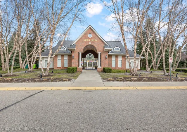 Homes for sale in Walled Lake, MI | 7201 Farmingdale Ln, Walled Lake, MI 48390 | MLS# 20261017356