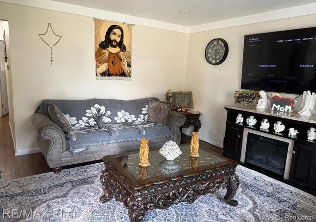 Photo 3 of Single family home for sale at 26615 Richard Dr, Warren, MI 48089 | MLS# 20261017410 | Listing updated on 2026-09-12