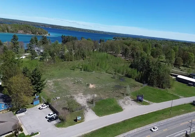 5th image of 875 Green St, Elk Rapids, MI 49629 | MLS# 78080066190