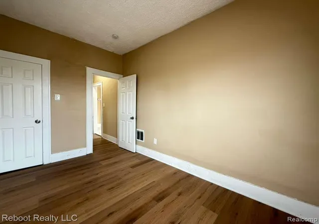 4th image of 10028 Petoskey Ave, Detroit, MI 48204 | MLS# 20261017496