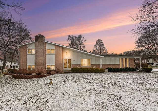 Photo 1 of Sale Pending at 8635 Sandy Crst Dr, White Lake, MI 48386 | MLS# 20261017497 | Listing updated on 2026-07-07