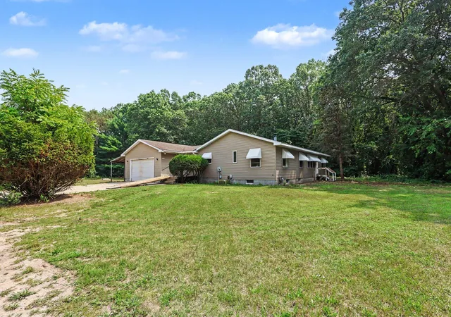 Photo 3 of Single family home for sale at 16200 152nd Avenue, Spring Lake, MI 49456 | MLS# 71026010419 | Listing updated on 2026-08-18