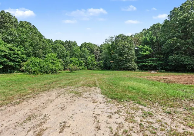 Photo 3 of Single family home for sale at 16200 152nd Avenue, Spring Lake, MI 49456 | MLS# 71026010419 | Listing updated on 2026-08-18