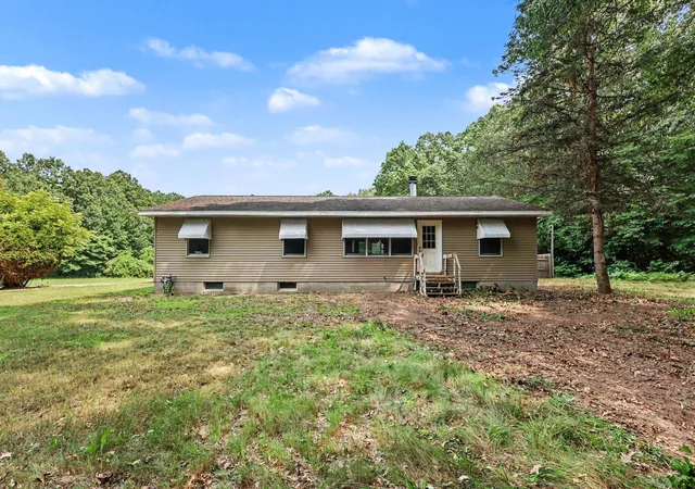 Photo 4 of Single family home for sale at 16200 152nd Avenue, Spring Lake, MI 49456 | MLS# 71026010419 | Listing updated on 2026-08-18