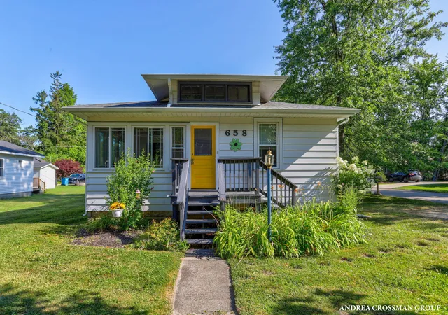 Photo 2 of Single family home for sale at 658 Allegan St, Saugatuck, MI 49453 | MLS# 71026010461 | Listing updated on 2026-09-15