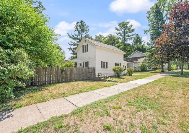 Photo 3 of Single family home for sale at 406 Marion Ave, Big Rapids, MI 49307 | MLS# 72026010619 | Listing updated on 2026-09-13